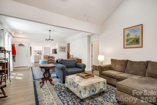 29 Little Cedar Court, Asheville, NC 28805