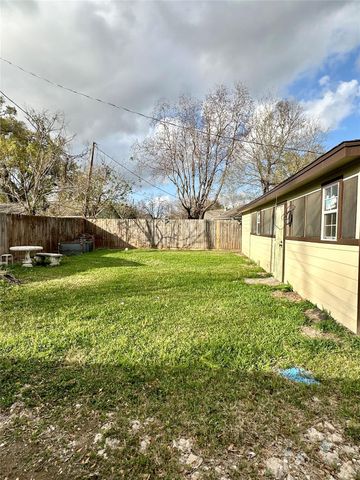 6608 Sherwood Drive, Houston, TX 77021