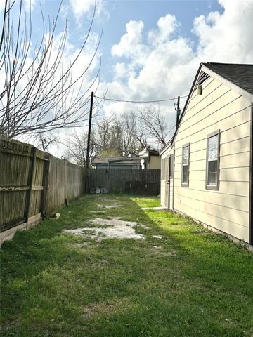 6608 Sherwood Drive, Houston, TX 77021