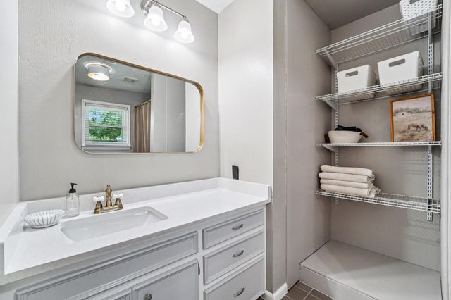 15191 Mcrae Lake, Conroe, TX 77303