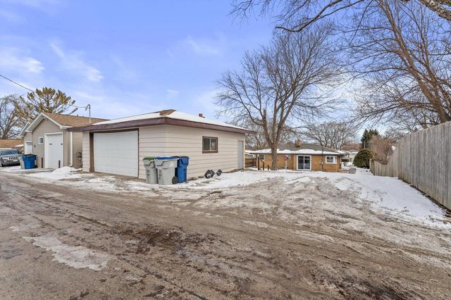 3323 S 91st STREET, Milwaukee, WI 53227