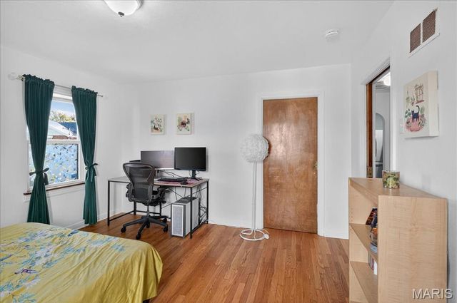6604 Hazen Avenue, St Louis, MO 63121
