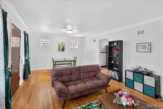 6604 Hazen Avenue, St Louis, MO 63121