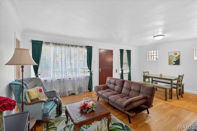6604 Hazen Avenue, St Louis, MO 63121