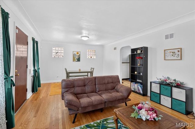 6604 Hazen Avenue, St Louis, MO 63121
