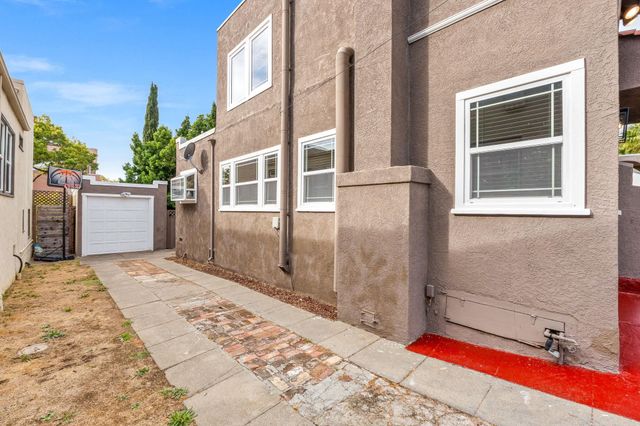 6021 Monadnock Way, Oakland, CA 94605
