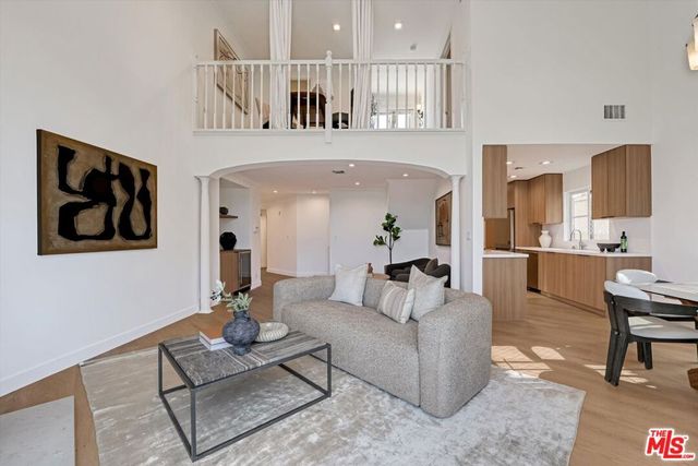 120 N Swall Drive 306, Los Angeles, CA 90048