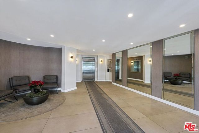 120 N Swall Drive 306, Los Angeles, CA 90048