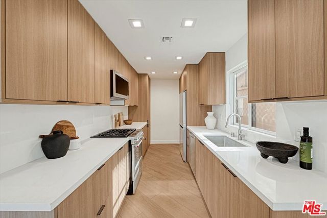 120 N Swall Drive 306, Los Angeles, CA 90048