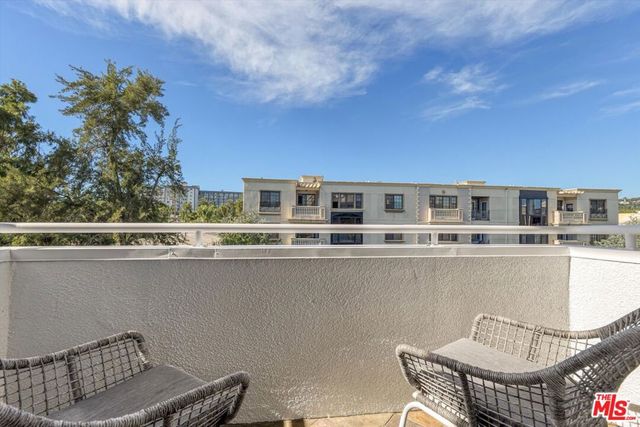 120 N Swall Drive 306, Los Angeles, CA 90048