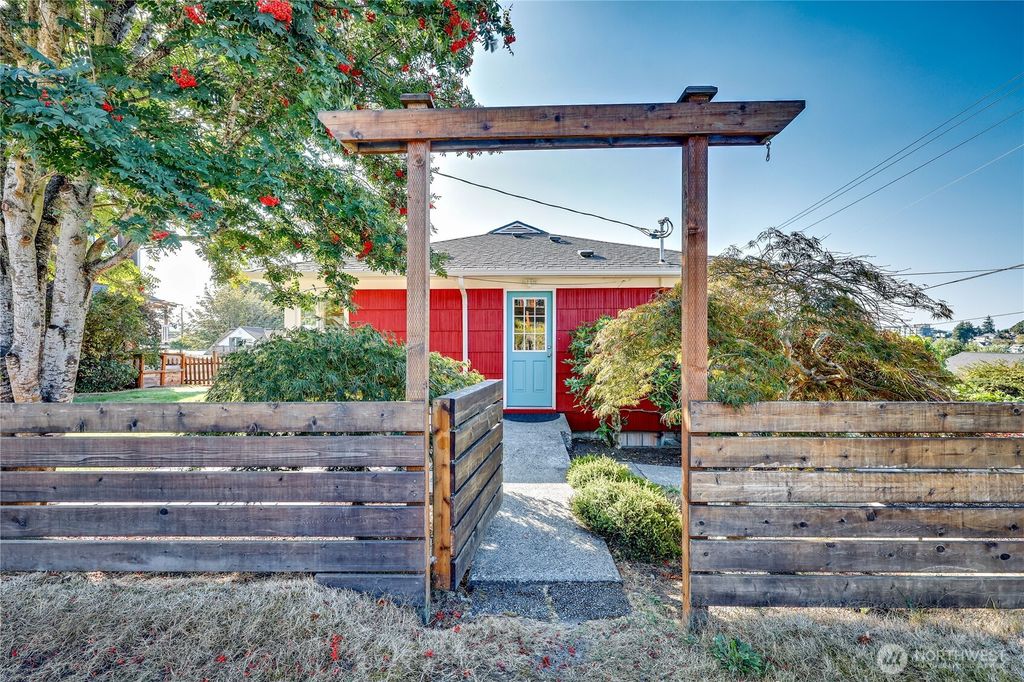 1518 Winfield Avenue, Bremerton, WA 98310