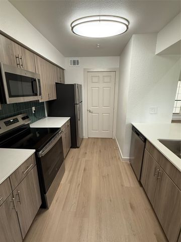 230 E 5th Street 303, Dallas, TX 75203