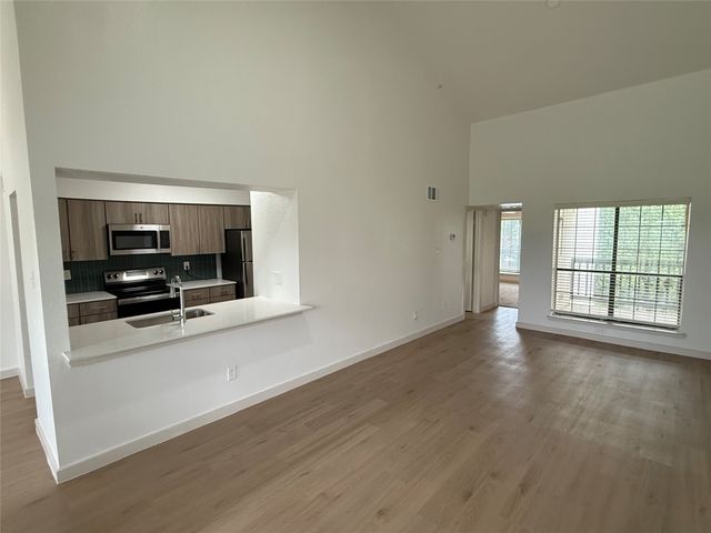 230 E 5th Street 303, Dallas, TX 75203