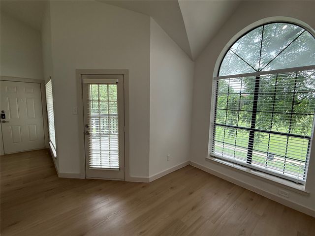 230 E 5th Street 303, Dallas, TX 75203
