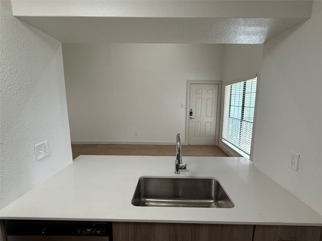 230 E 5th Street 303, Dallas, TX 75203