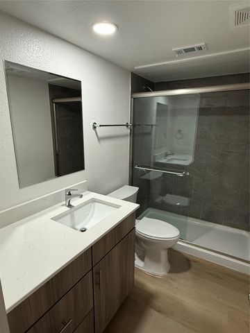 230 E 5th Street 303, Dallas, TX 75203