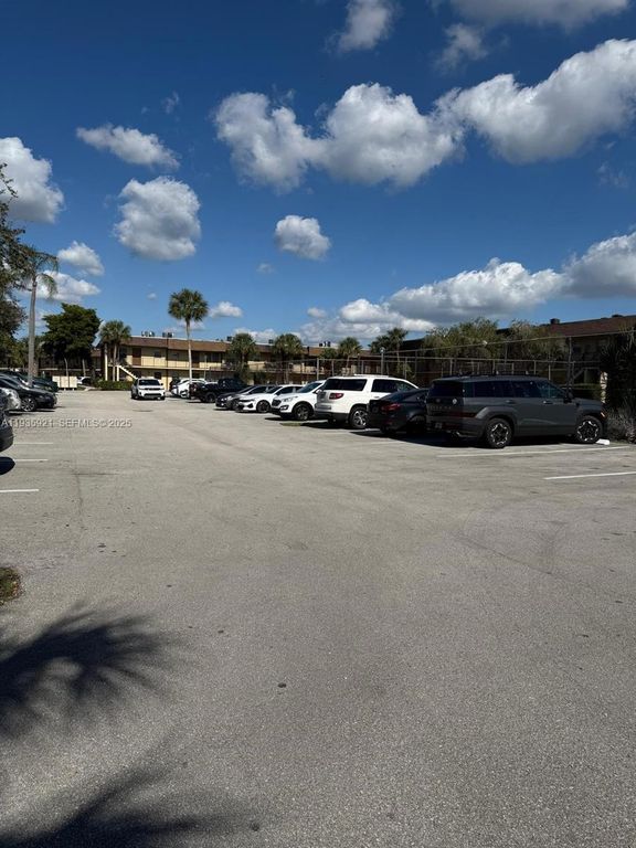 402 Lakeside Dr 108, Margate, FL 33063