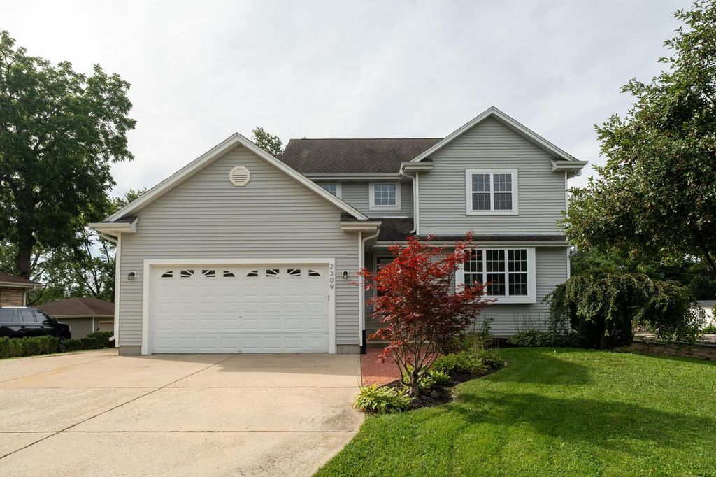 2309 Summit AVENUE, Waukesha, WI 53188