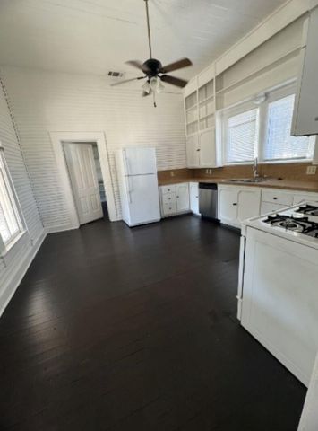 302 S Burleson ST, Kyle, TX 78640