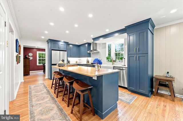 7 MANOR VIEW CIR, Malvern, PA 19355