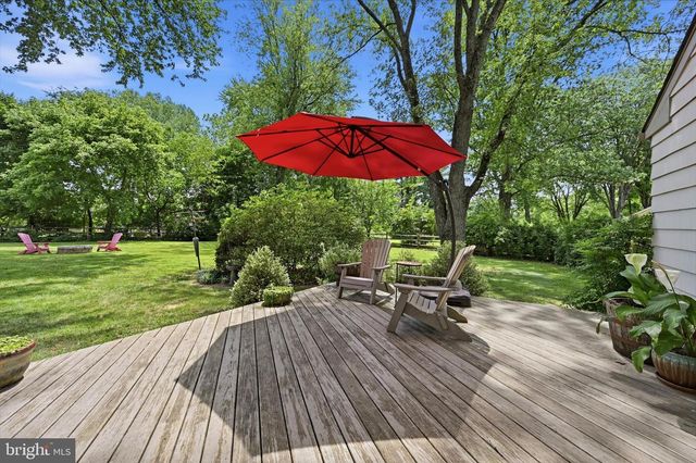 7 MANOR VIEW CIR, Malvern, PA 19355