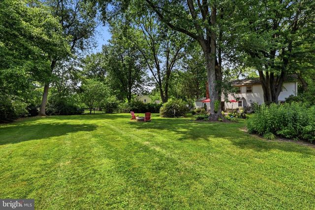 7 MANOR VIEW CIR, Malvern, PA 19355