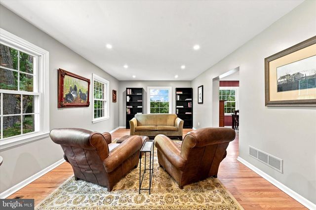 7 MANOR VIEW CIR, Malvern, PA 19355