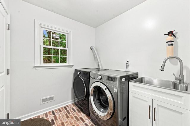 7 MANOR VIEW CIR, Malvern, PA 19355