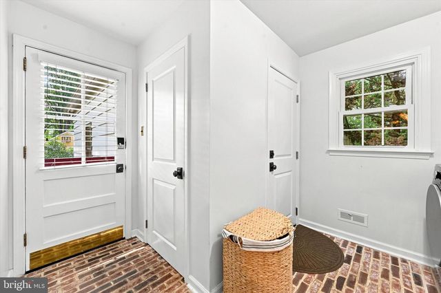 7 MANOR VIEW CIR, Malvern, PA 19355