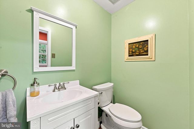 7 MANOR VIEW CIR, Malvern, PA 19355