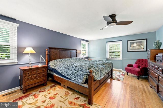 7 MANOR VIEW CIR, Malvern, PA 19355