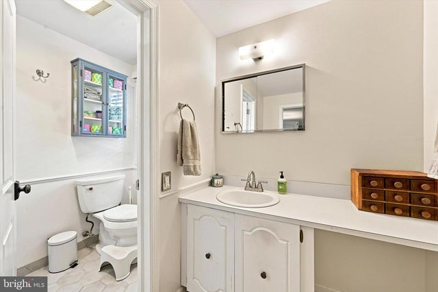 7 MANOR VIEW CIR, Malvern, PA 19355