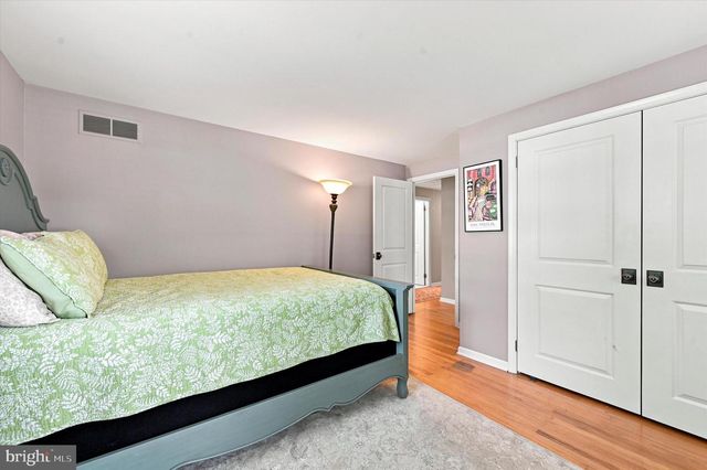 7 MANOR VIEW CIR, Malvern, PA 19355