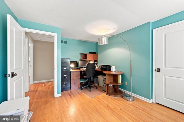 7 MANOR VIEW CIR, Malvern, PA 19355