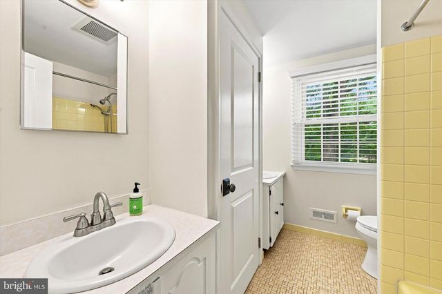 7 MANOR VIEW CIR, Malvern, PA 19355