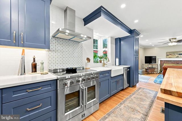 7 MANOR VIEW CIR, Malvern, PA 19355