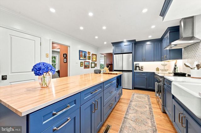 7 MANOR VIEW CIR, Malvern, PA 19355