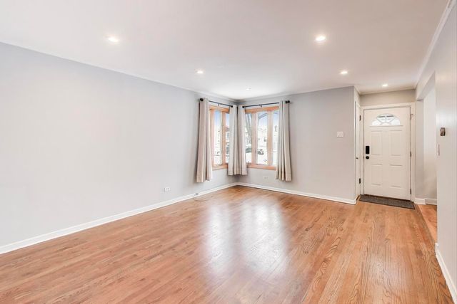 6116 S Neenah Avenue, Chicago, IL 60638