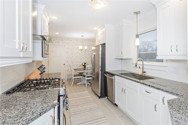 16237 Forest Hills Boulevard, Cleveland Heights, OH 44112