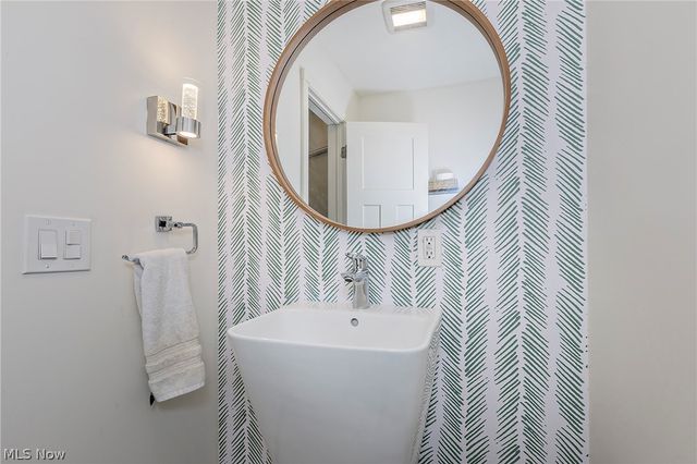 16237 Forest Hills Boulevard, Cleveland Heights, OH 44112