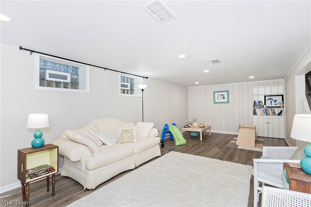 16237 Forest Hills Boulevard, Cleveland Heights, OH 44112