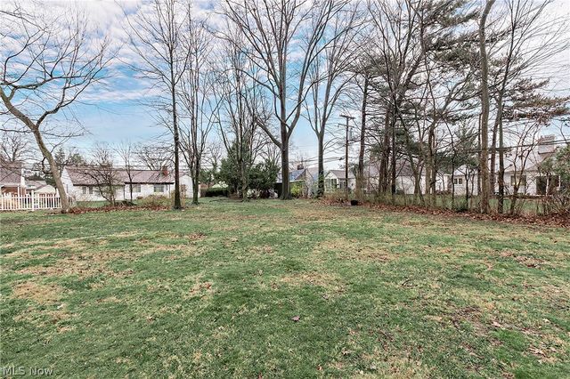 16237 Forest Hills Boulevard, Cleveland Heights, OH 44112