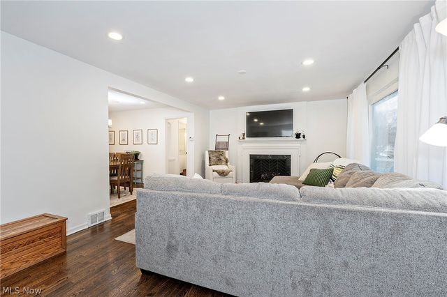 16237 Forest Hills Boulevard, Cleveland Heights, OH 44112