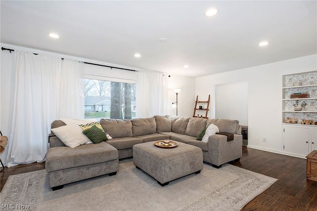 16237 Forest Hills Boulevard, Cleveland Heights, OH 44112