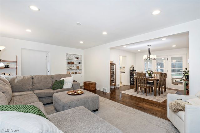 16237 Forest Hills Boulevard, Cleveland Heights, OH 44112