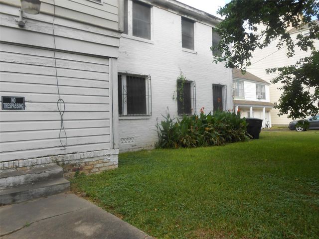 4919 La Branch Street, Houston, TX 77004