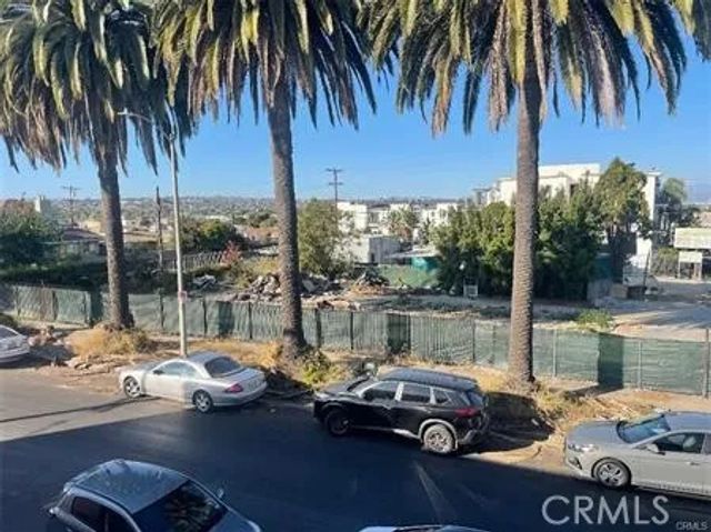 7323 Crenshaw, Los Angeles, CA 90043