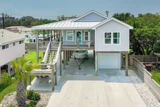 208 Fulton Ave, Rockport, TX 78382