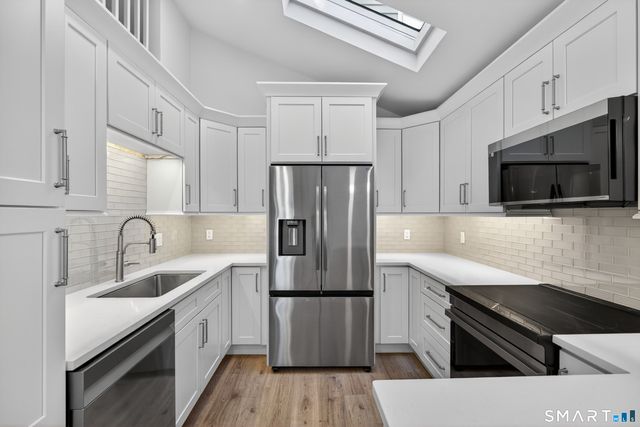 37 Hewitt Road B6, Stonington, CT 06355