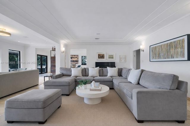 744 Lakeview Dr, Miami Beach, FL 33140